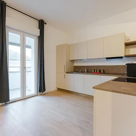 Konukevi Confortevole Stanza 6 Con Bagno Privato Stazione *